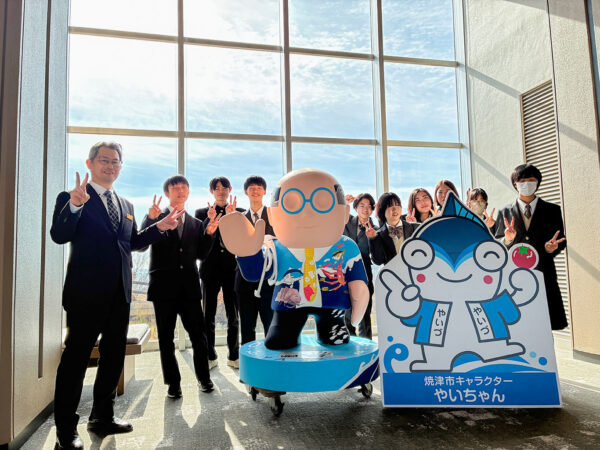 地元高校生がペイントした「ご当地熊八像」が登場！