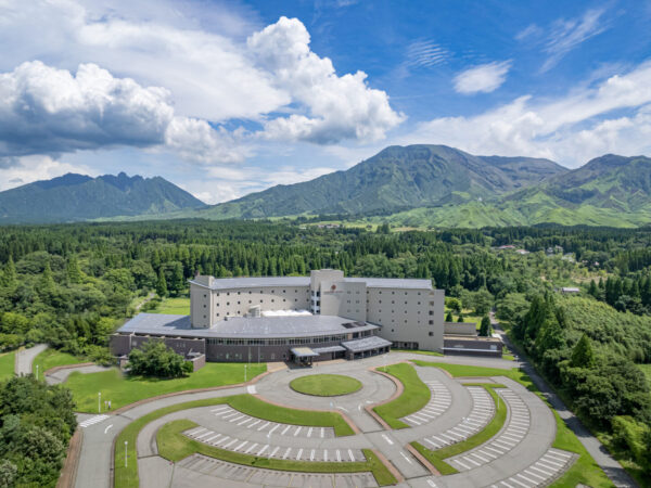 Kamenoi Hotel Aso: A Grand Nature Resort in Aso