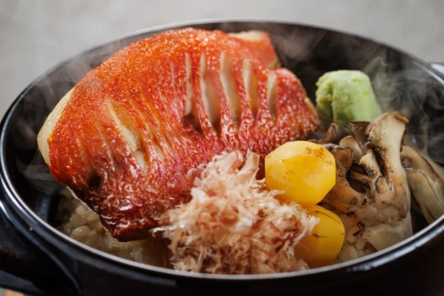 【プレミアム】金目鯛土鍋ご飯が付いた焼津ミナミマグロと特選和牛の極み会席