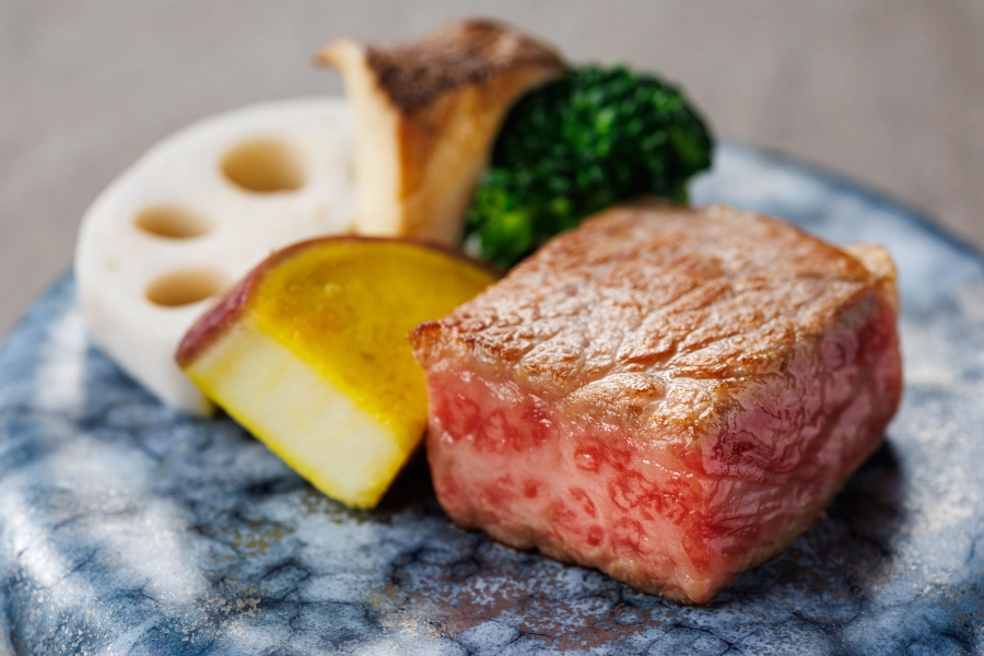 焼津ミナミマグロ豪華七種盛と特選和牛の料理長おすすめ特別会席【2025年9月～11月】