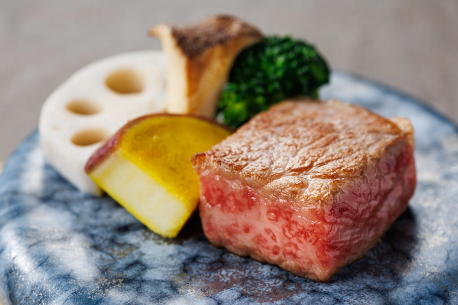 焼津ミナミマグロ豪華七種盛と特選和牛の料理長おすすめ特別会席【2025年12月～2月】