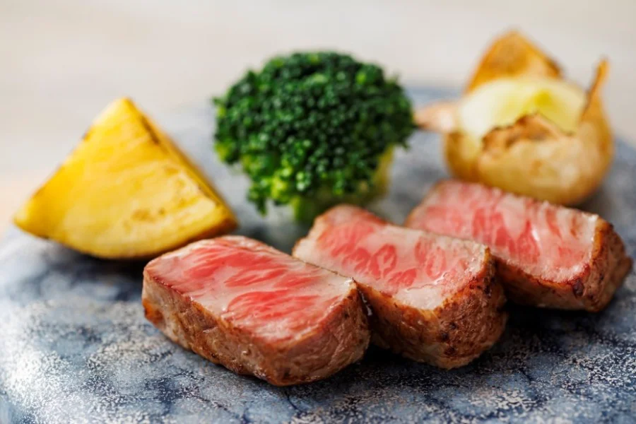 焼津ミナミマグロ豪華七種盛と特選和牛の料理長おすすめ特別会席【2026年3月～5月】