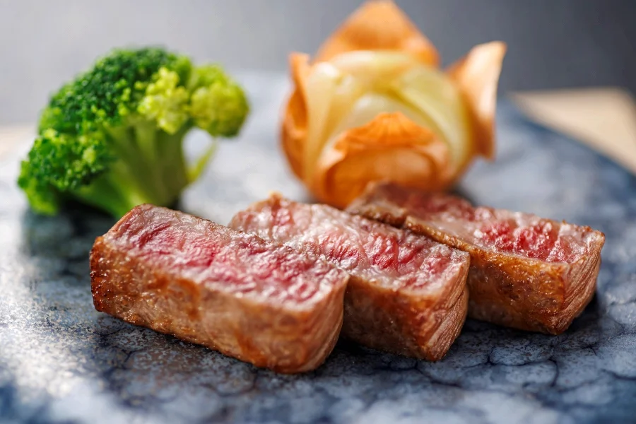 焼津ミナミマグロ豪華七種盛と特選和牛の料理長おすすめ特別会席【2026年6月～8月】