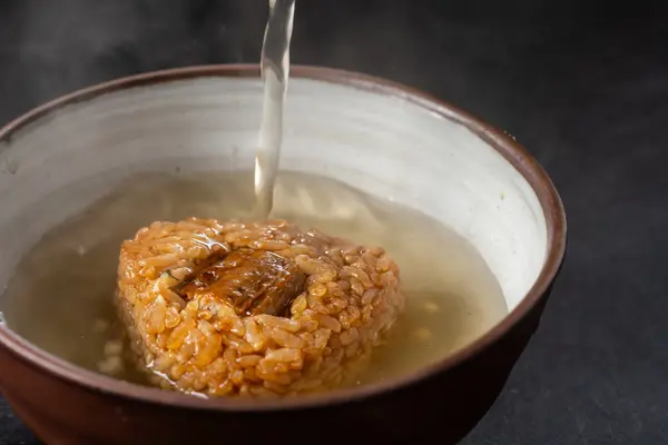 鰻の焼きおにぎり茶漬け